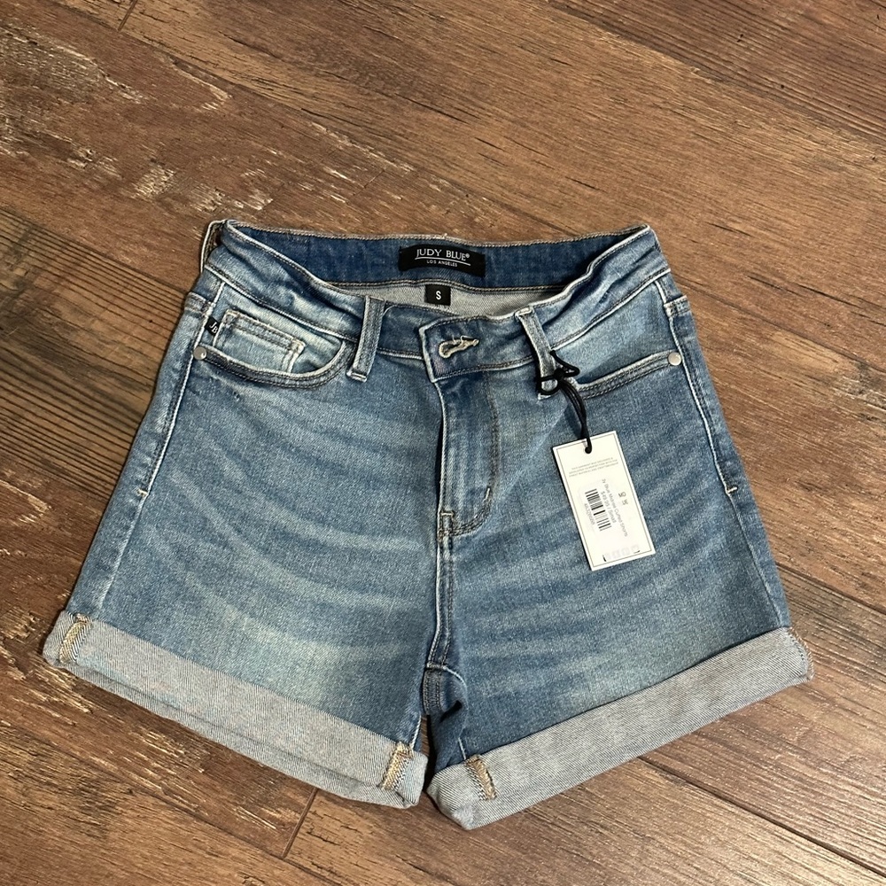 NWT Judy Blue Midrise Cuffed Shorts Size Small
